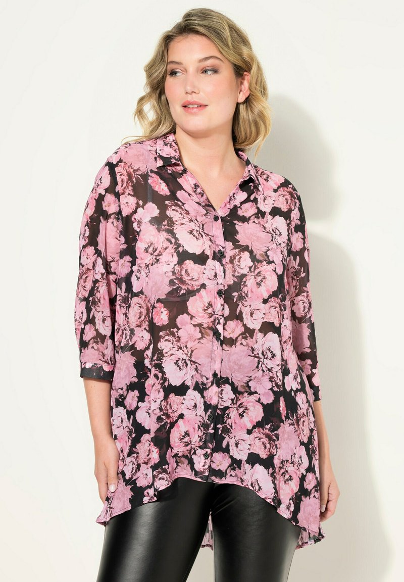 Durchsichtige schwarze Bluse mit rosa Blumenmustern, Knopfverschluss vorne, Kragen und Dreiviertelärmeln mit abgerundetem Saum.