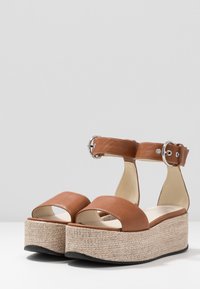 Vagabond Platform sandals - tan