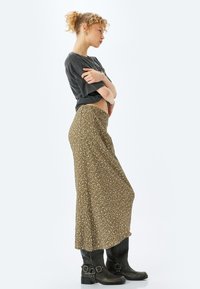 Koton FLORAL - Falda larga - khaki