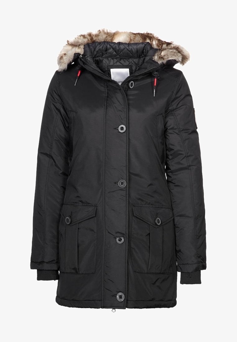 Černá zateplená parka s kožešinovou kapucí, s knoflíkovým zapínáním, dvěma předními kapsami a žebrovanými manžetami pro větší teplo.