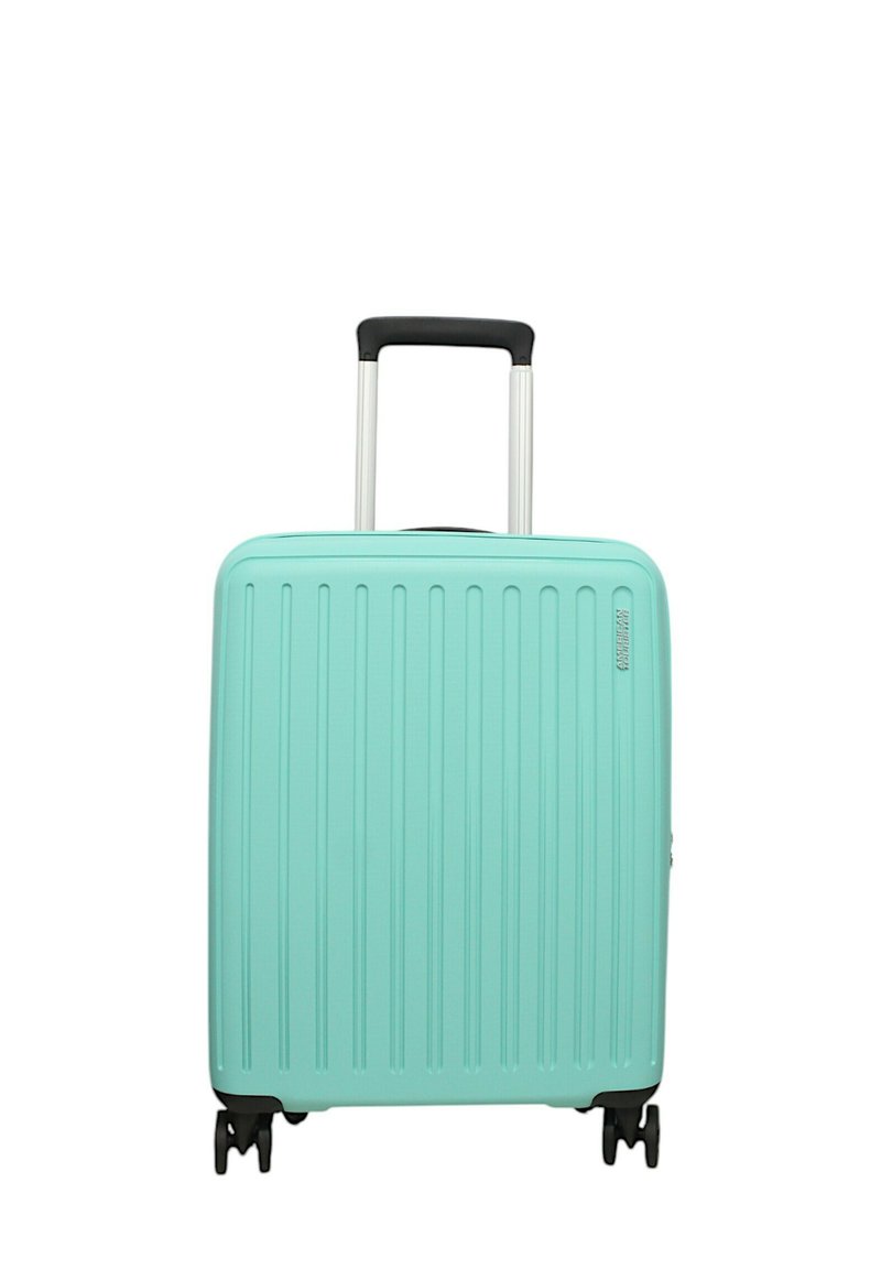 Valigia rigida di colore verde menta con righe verticali, manico retrattile e quattro ruote nere per una mobilità fluida.