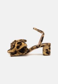 CARMEN BOW - Sandale - gold-coloured