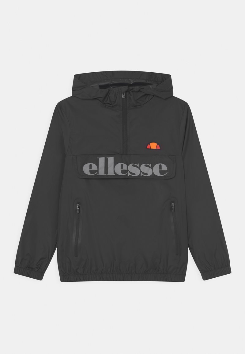 Veste légère noire à capuche avec zip quart, poches avant zippées, et logo ainsi qu'emblème « ellesse » sur la poitrine.