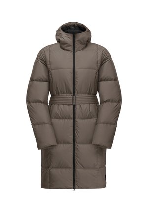 Gevoerde lange jas in donkerbeige met een hoge kraag, ritssluiting aan de voorkant en een ceintuur in de taille. Heeft brede mouwen en een gestructureerde afwerking.