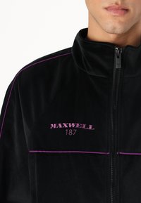 Thumbnail Image 8