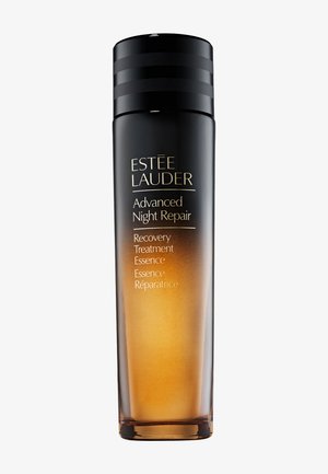 Grande bouteille d’Estée Lauder Advanced Night Repair Recovery Treatment Essence avec un bouchon noir et un flacon en verre dégradé ambré.