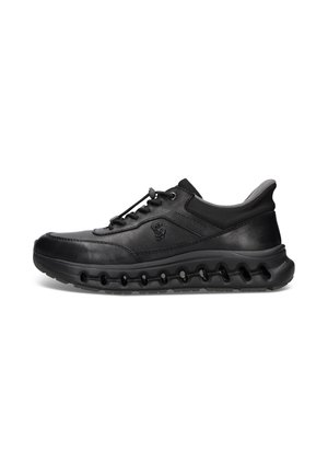 Schwarzer Freizeitsneaker mit gepolsterter Sohle mit kreisförmigen Ausschnittmustern und schnellem Schnürverschluss, seitlich auf weißem Hintergrund gezeigt.