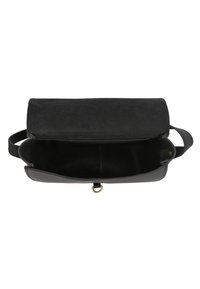 Borsa a spalla in pelle nera con patta in suede, ampia interni e piccolo dettaglio in ottone sul lato anteriore.