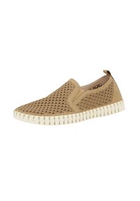 Zapatos slip-on marrones con un upper texturizado de tejido trenzado, acentos laterales elásticos y una suela de goma ligera con patrones acanalados.