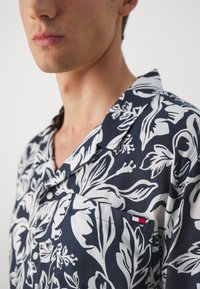 Tommy Hilfiger Camicia - vintage tropical desert sky