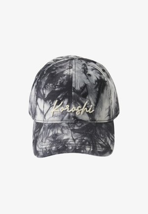 Czarna i biała czapka baseballowa typu tie-dye, wykonana z bawełny, z zakrzywionym daszkiem i haftowanym logo "Koroshi" z przodu.