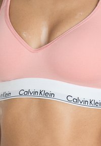 Calvin Klein Underwear PADDED BRALETTE ICON COTTON MODAL - Κορσές - coral almond