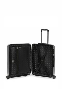 Valise rigide noire ouverte, montrant l'intérieur avec un compartiment zippé, des sangles croisées et une poignée télescopique extensible sur quatre roues.