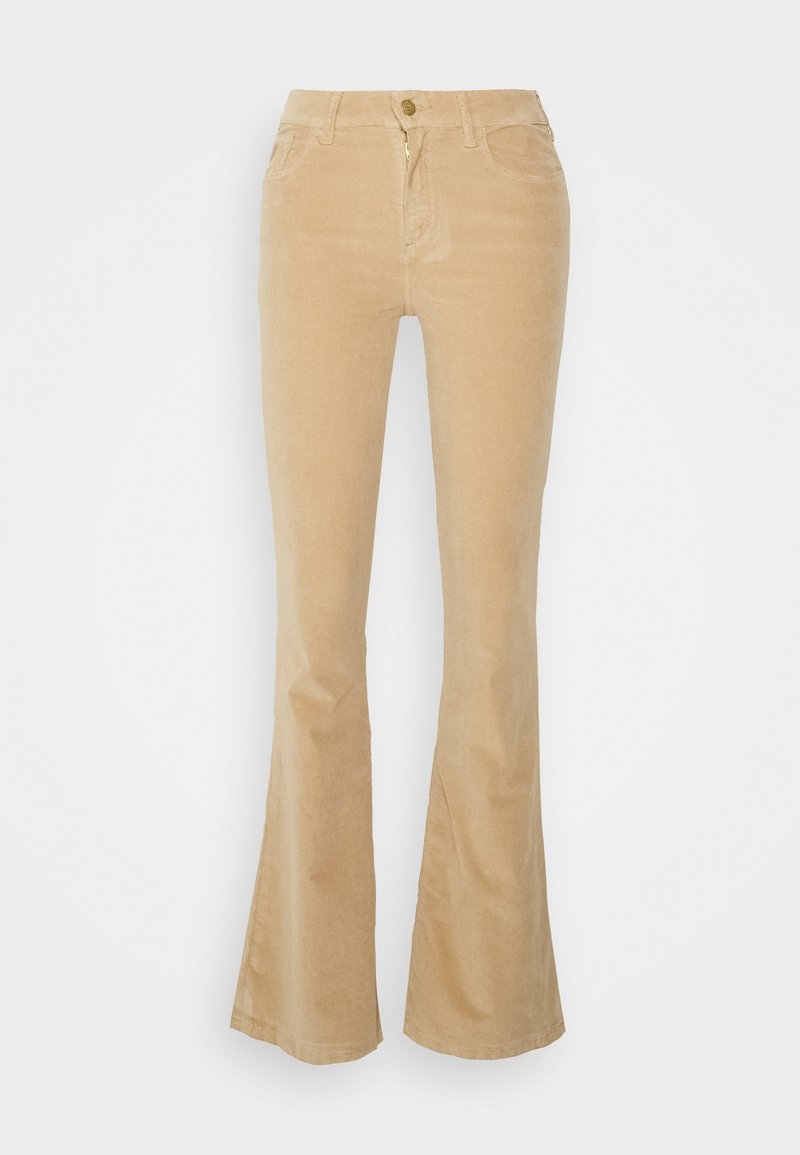 Pantalon évasé en velours côtelé beige avec poches avant, fermeture éclair et bouton, présenté sur un fond blanc uni.