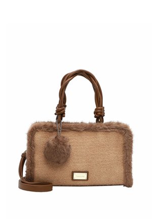 Borsa rettangolare color cuoio con bordo peloso e ciondolo a pompon, manici in pelle intrecciata e tracolla removibile.