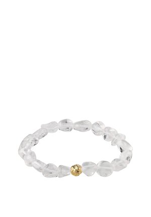 Stretch-Armband mit klaren, unregelmäßig geformten Perlen und einer kleinen strukturierten goldenen Perle auf weißem Hintergrund.