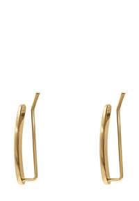 Orecchini a cerchio in oro con un design elegante e allungato, finitura liscia e lucida, e estremità aperte per un look contemporaneo.