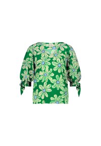 Groene blouse met een bloemenpatroon met lichtgroene en blauwe bloemen. Het heeft pofmouwen met strikdetails bij de mouwen.