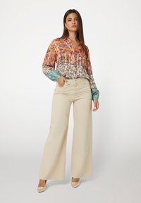 Guess Skjortebluser - blumenmuster orange