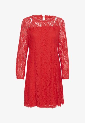 Punainen pitsimekko, jossa on pitkät hihat, kukkakuviot ja avaus takana avainreiällä, kampaushelman yläpuolella.