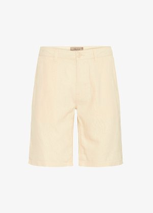 Beige linshorts med flat front, knappelukking og sidelommer. Kne-lange med en jevn, lett tekstur.