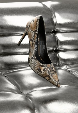 MARTINE SNAKE - Klassiska pumps - beige