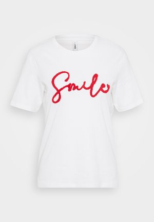 T-shirt de algodão branco com um gráfico texturizado em vermelho com a palavra "Smile" no peito. Mangas curtas e decote redondo.
