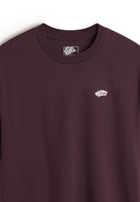 T-shirt Vans col rond violet foncé avec petit logo skateboard blanc « Vans Off The Wall » sur la poitrine gauche.