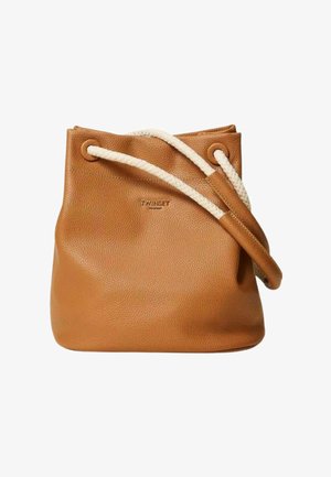 Borsa a sacco in pelle marrone con cinturini intrecciati bianchi e piccolo logo Twinset in rilievo sul davanti.