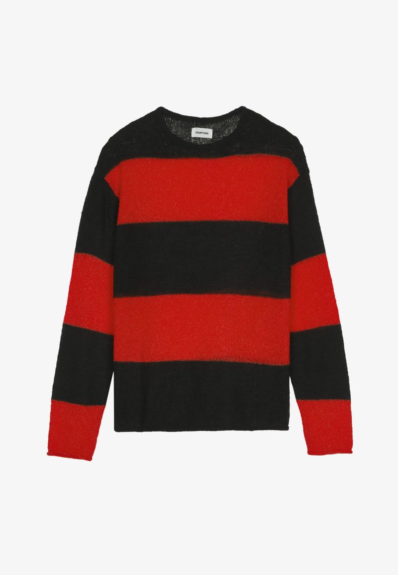 Ριγέ πουλόβερ από μαλακό πλέγμα με έντονες κόκκινες και μαύρες ρίγες. Στρογγυλή λαιμόκοψη, μακριά μανίκια και χαλαρή εφαρμογή. Χωρίς ορατές μεταλλικές λεπτομέρειες ή διακοσμητικά.