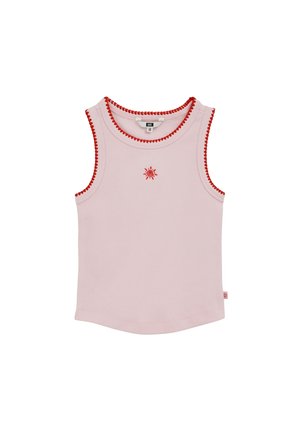 Ružový rebrovaný tielkový top s červeným vlnitým lemom a malou červenou slnečnou grafikou uprostred pod výstrihom.