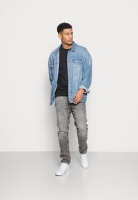 Makia MAKIA X MAURI KUNNAS CLUTTERBUCK - Camisola - black