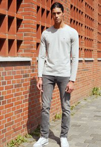 Tommy Hilfiger STRETCH SLIM FIT - Topper langermet - light grey heather