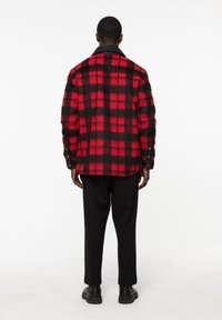 Be Edgy BRAN - Casaco curto - black/red
