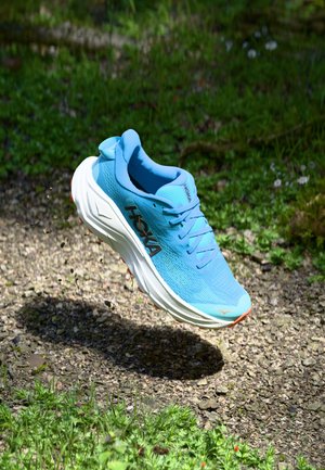 CHALLENGER 8 - Maastojuoksukengät - skyward blue/cielo blue