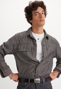 Levi's® AUBURN WORKER - Overhemd - riley black chambray