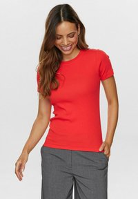 RILEY TEE - Pamata T-krekls - high risk red
