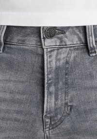 NIGHTFLIGHT  - Kratke hlače iz džinsa - grey comfort denim