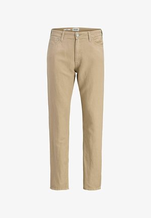 Pantalon beige à jambes droites avec passants pour ceinture, fermeture avant par bouton et fermeture éclair, avec poches avant et arrière.