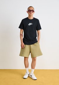 Nike Sportswear TEE - Print T-shirt - black