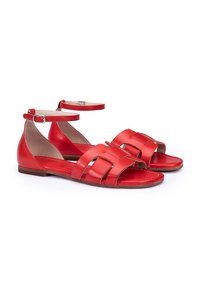 Rode leren sandalen met een enkelriem, open teen en een vlechtontwerp. Platte zool met een gladde textuur en minimale hardwareaccenten.