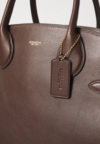 COACH SOFT EMPIRE CARRYALL  - Saco de mão - dark brown