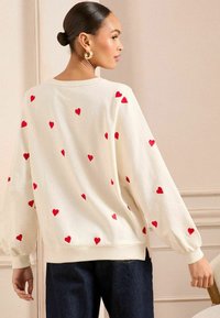 Love & Roses Ikdienas džemperis - ivory embrodiered heart