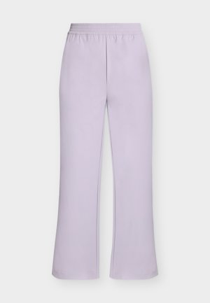 Hellviolette elastische Hosen mit weitem Bein, glattem Stoff und geraden Säumen auf einfarbigem Hintergrund.