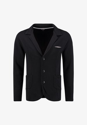 Czarna jednorzędowa marynarka z trzema guzikami, klapami notch, dwiema przednimi kieszeniami naszytymi oraz małą kieszonką na piersi z białą chusteczką.