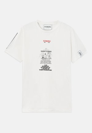 T-shirt en coton blanc avec le logo "ICEBERG" en rouge, des graphiques noirs de personnages de dessin animé et du texte lié aux "SUNDAY SCARIES" à l'avant.