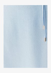 Valittu, powder blue