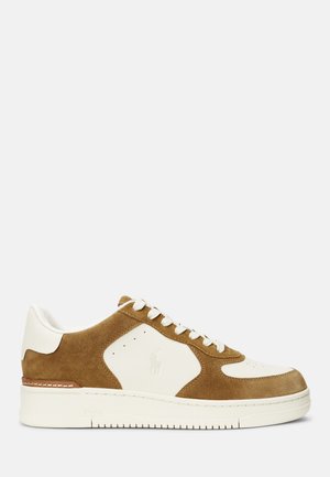 Polo Ralph Lauren MASTERS COURT LEATHER-SUEDE SNEAKER UNISEX - Zapatillas - desert tan/ecru