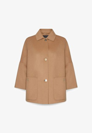 Cappotto in mischia di lana color cammello con colletto, bottoni in tonalità oro e due tasche frontali. Presenta una vestibilità ampia e maniche a lunghezza gomito.