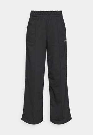 Schwarze Hosen mit weitem Bein aus leichtem Stoff, ausgestattet mit einem elastischen Bund und eingerähten Akzenten für zusätzliche Details.